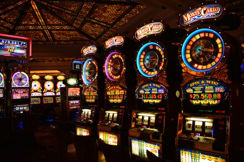 Игровые автоматы казино Делюкс